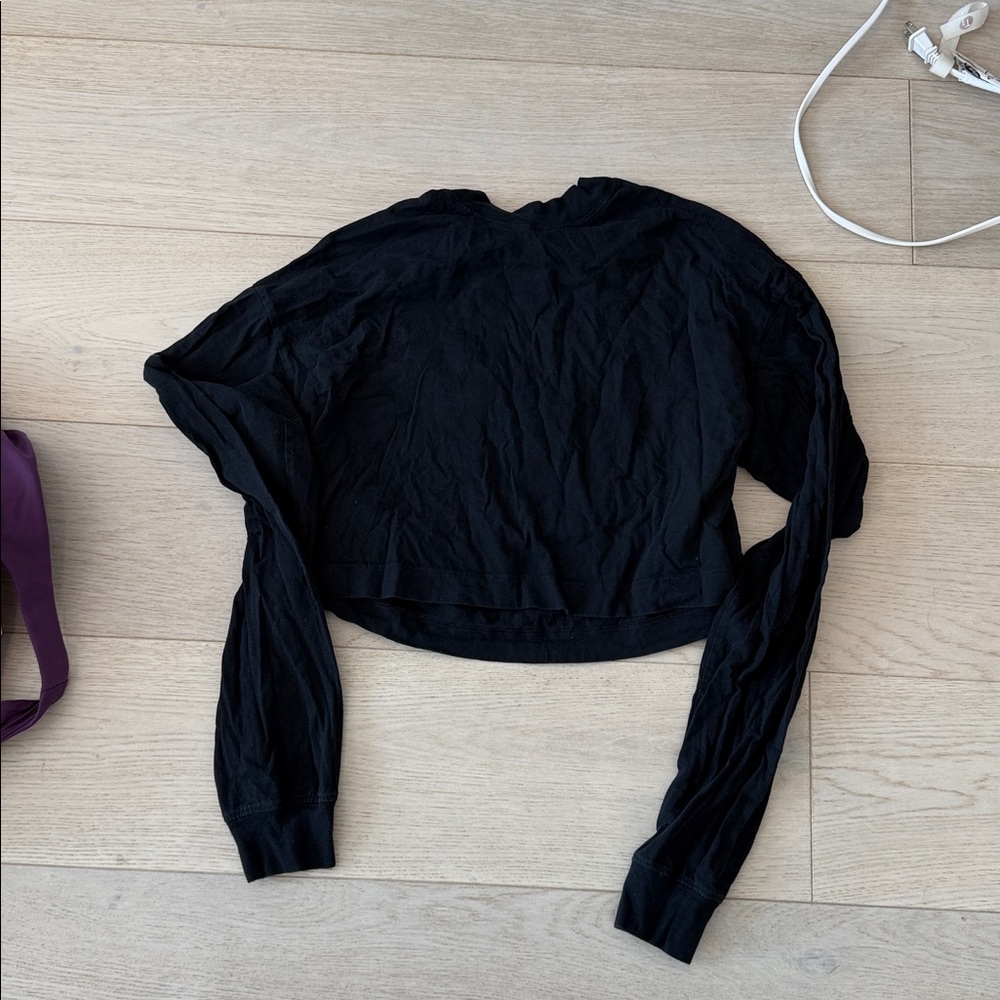 ALO Yoga Black Long Sleeve Tee